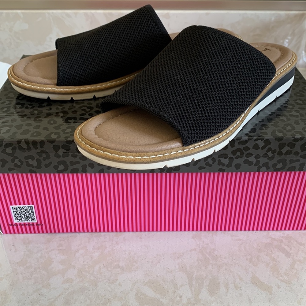 Me Too Ella Stretch Slide Sandals Size 7